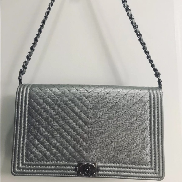 ❌SOLD❌CHANEL WOC Clutch Chevron Grey Metallic - Picture 2 of 12
